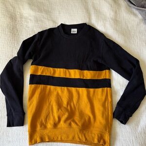 Zara Men's Navy and Yellow Crewneck Sweater